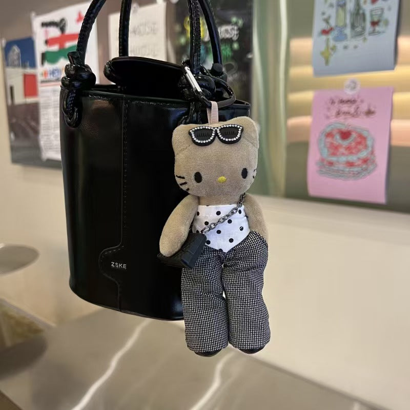 Super hot long legs black leather Hello KT cat high street girl white and black wear shoulder bag keychain spring and summer versatile pendant